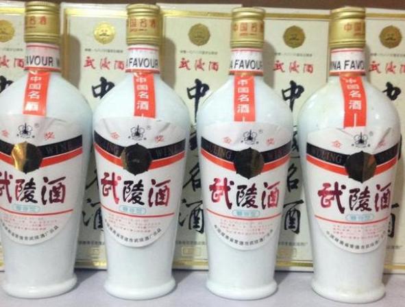 是以优质的粮食为原料,经过特定的工艺制作而成的一种传统的中国酒类